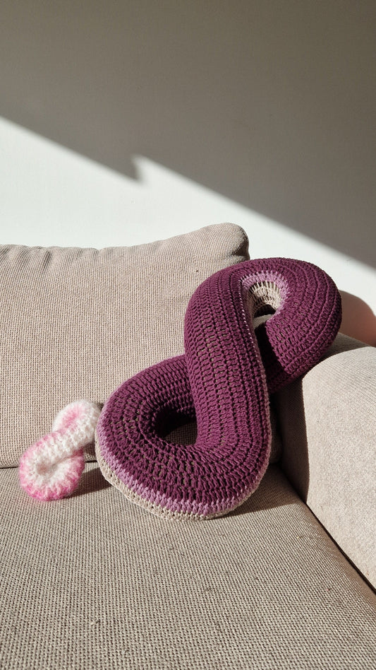 Infinity/Figure 8 Cushion/Throw Pillow Written Crochet Pattern