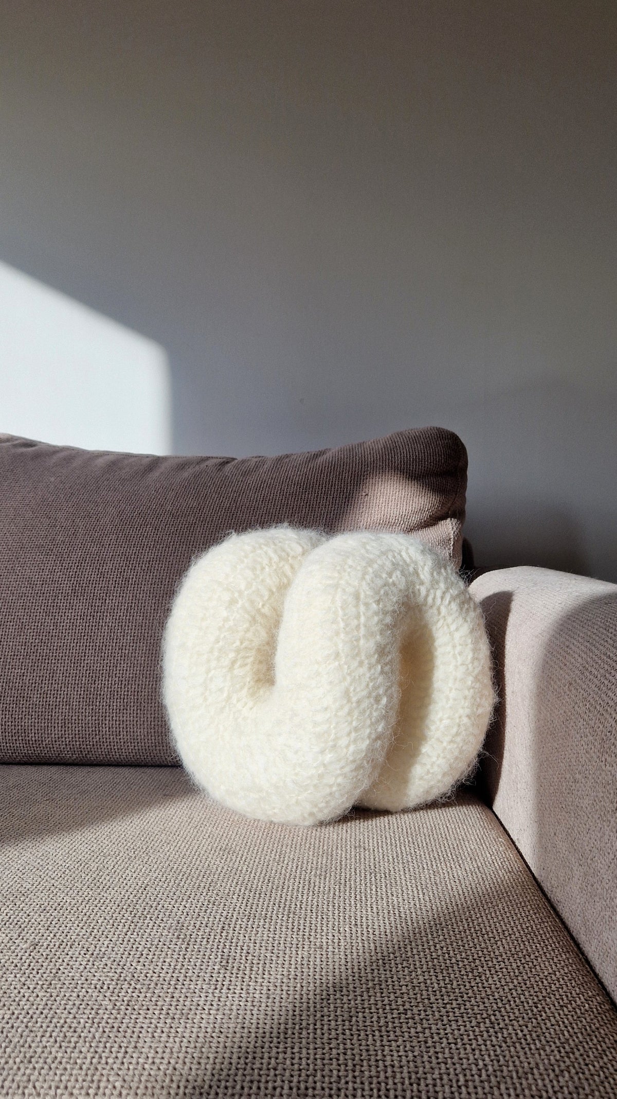 Donut with a Twist Cushion/Throw Pillow Written Crochet Pattern