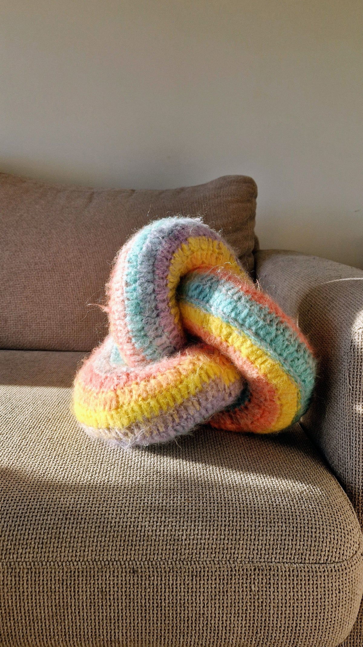 Trefoil Knot Cushion/Throw Pillow Written Crochet Pattern