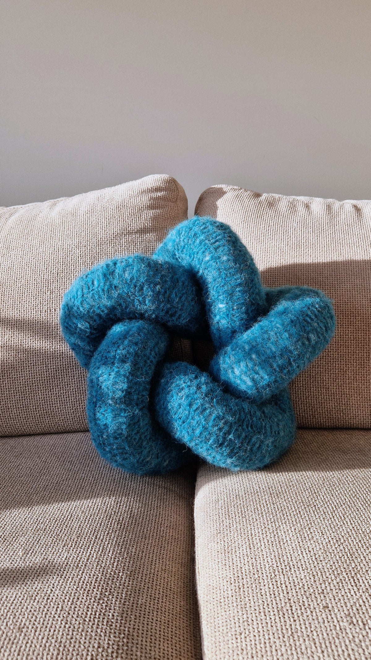 Cinquefoil Knot Cushion/Throw Pillow Written Crochet Pattern