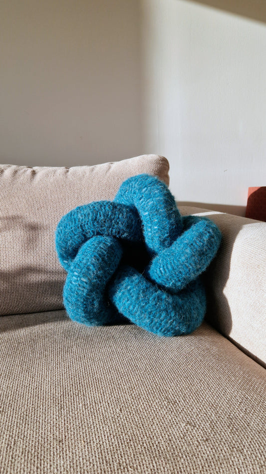 Cinquefoil Knot Cushion/Throw Pillow Written Crochet Pattern