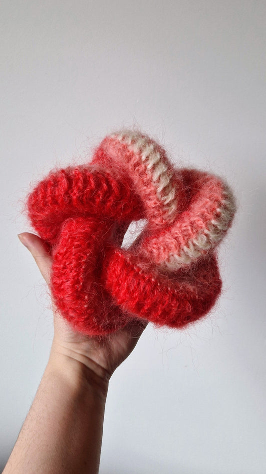 Cinquefoil Knot Fidget Toy/Sculpture Written Crochet Pattern w/ Table